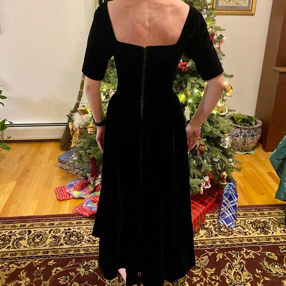 Vintage Black Velvet Long Dress Handmade Small? XS? See Rough Measurements - Picture 4 of 17